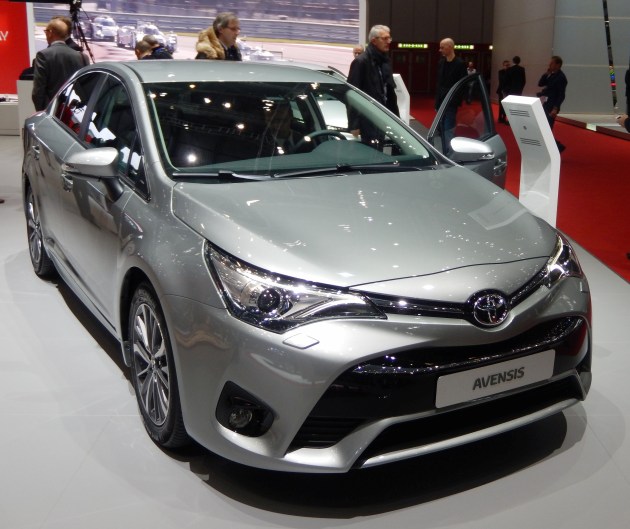 YEN� 2015 MAKYAJLI TOYOTA AVENS�S DETAYLI RES�M GALER�S�